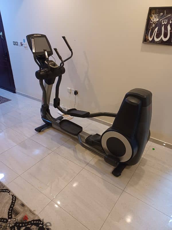 Heavy-duty Life Fitness Elliptical 2