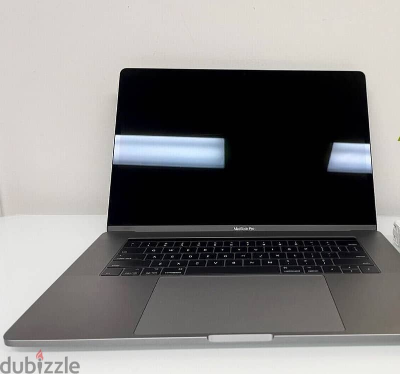 Mac Book Pro 15 inch 2017 Model, 16 GB ram, 512 GB Harddisk. Excellen 9