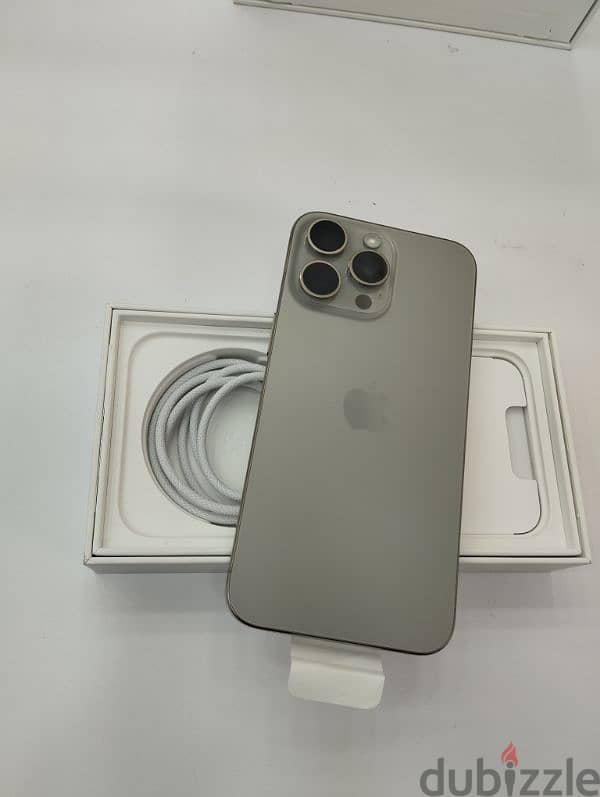 iPhone 15 Pro Max 256 GB 100% 3