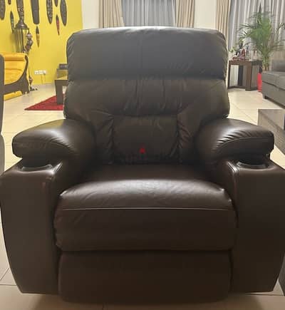 LAZBOY Wall Recliner Excellent condition BD 300 Negotiable