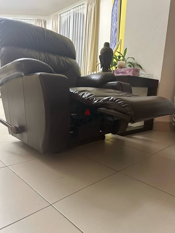 LAZBOY Wall Recliner Excellent condition BD 300 Negotiable 2