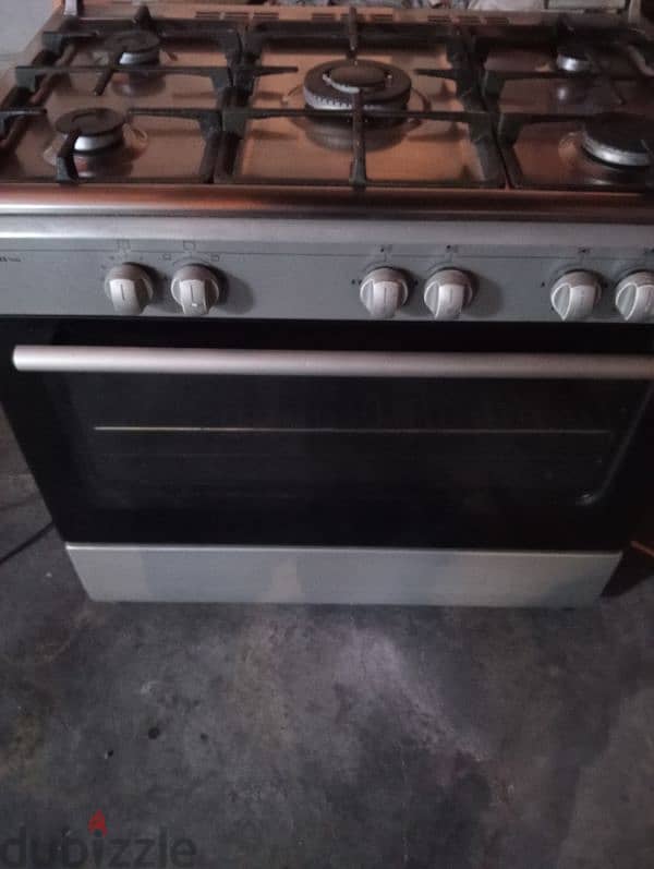 oven for sale good condition only 2 month usad 0