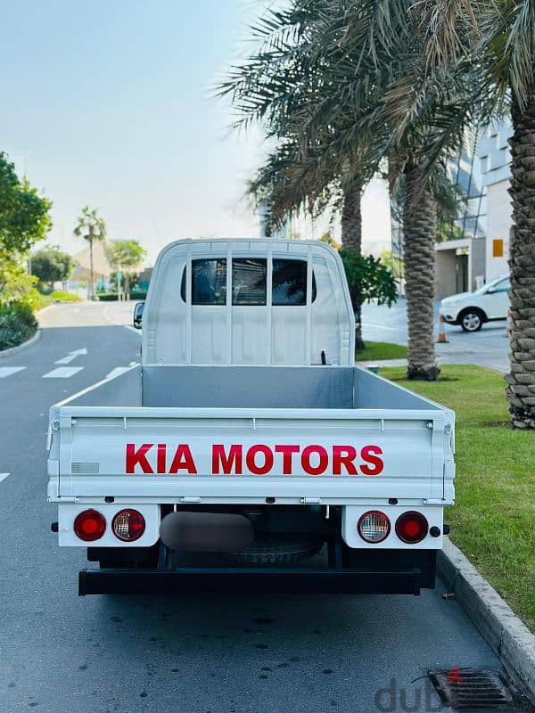 Kia K4000G Pick Up  Cargo Truck 6 wheels. single owner 4