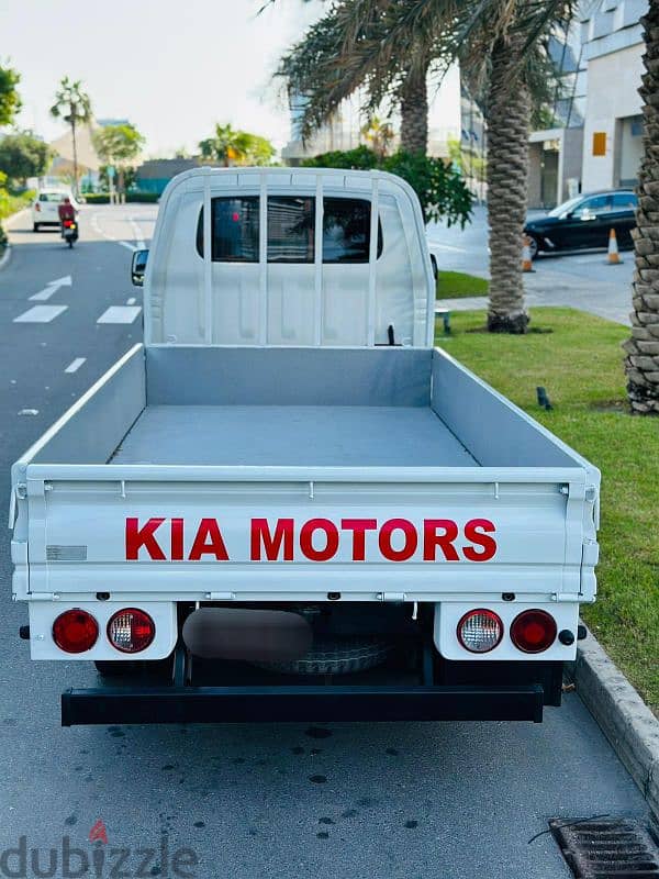 Kia K4000G Pick Up  Cargo Truck 6 wheels. single owner 5