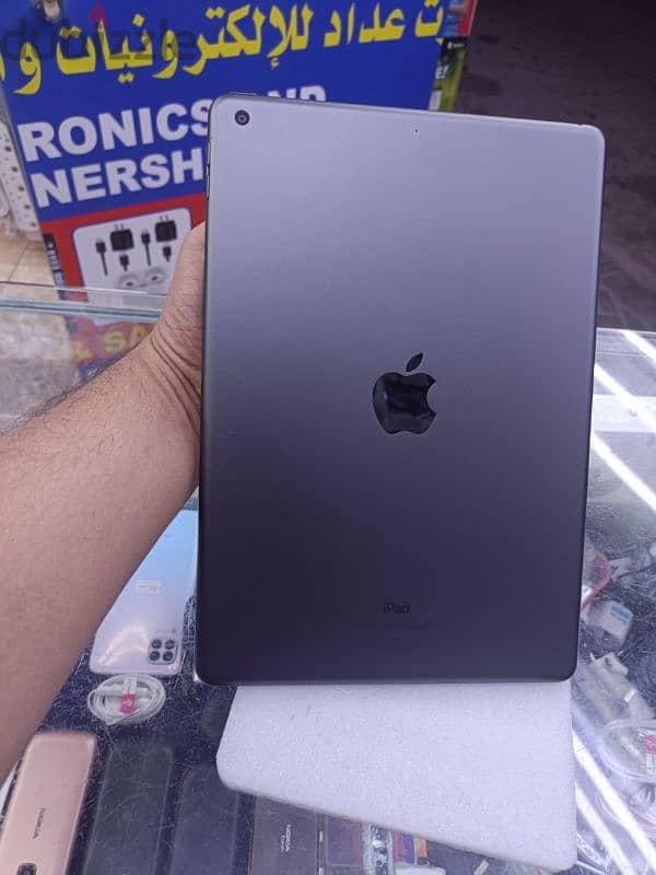 iPad (9th generation). 64GB Storage. wifi. Space Gray colour. 2