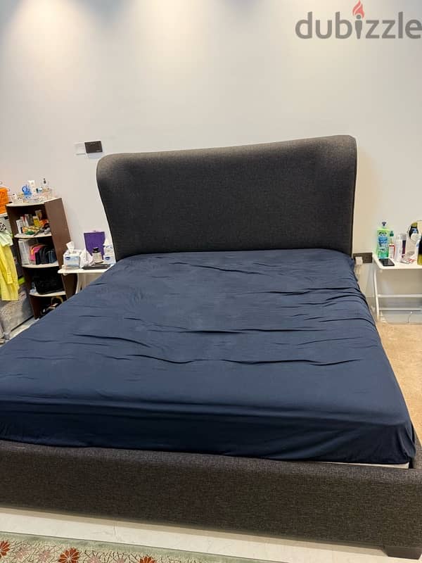 bed semi new 0