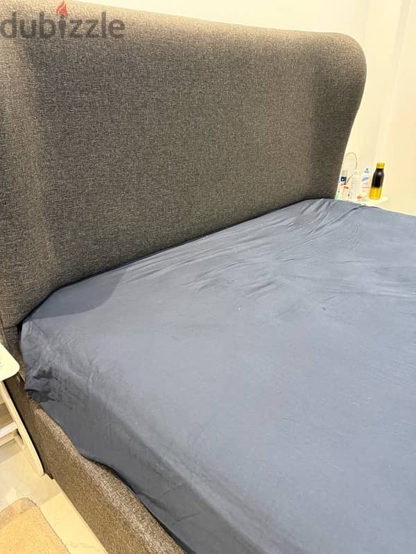 bed semi new 4