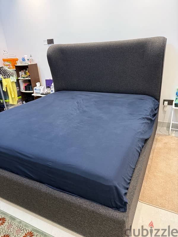 bed semi new 5