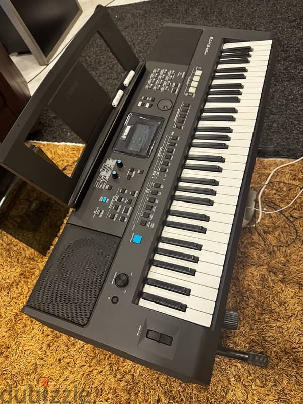 Yamaha Keyboard PSR E473 in Excellent condition 1