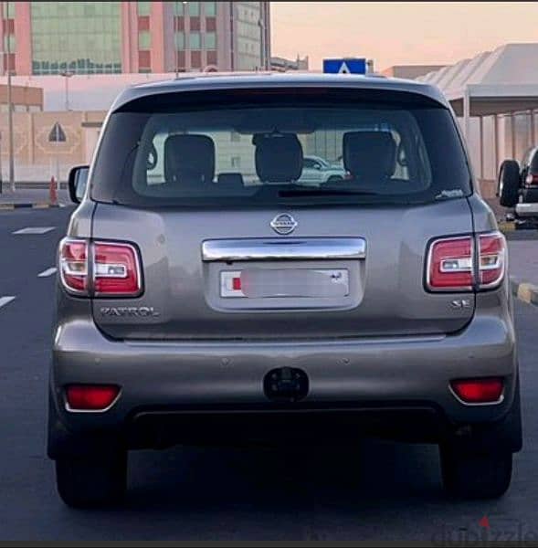 Nissan Patrol SE model 2012 with sunroof 4