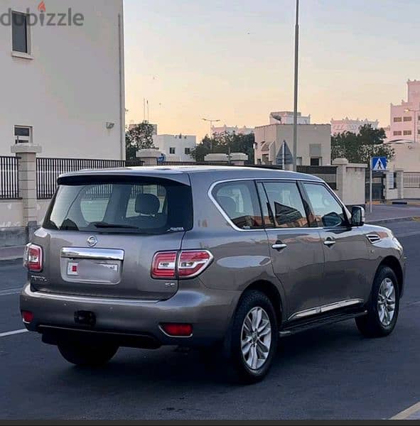 Nissan Patrol SE model 2012 with sunroof 5