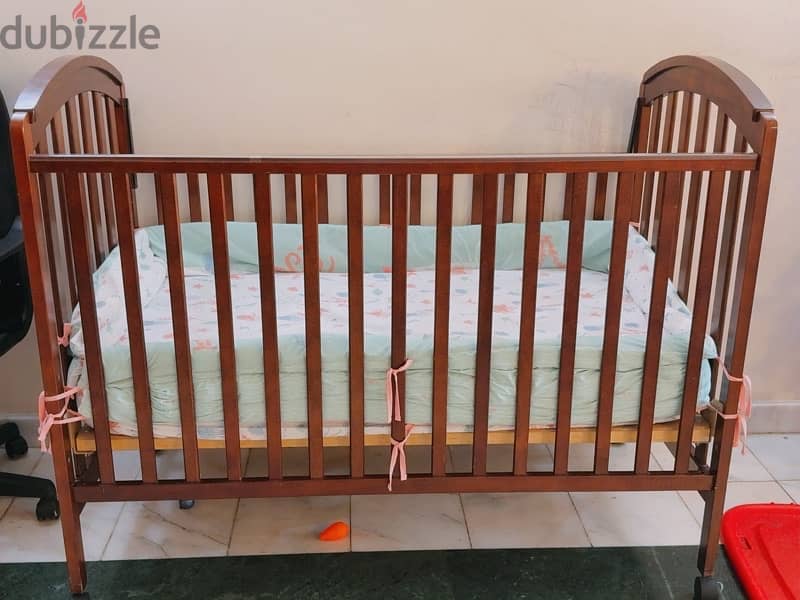 Baby crib with mattress 0