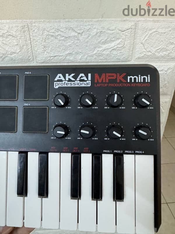 Akai MPK mini 4