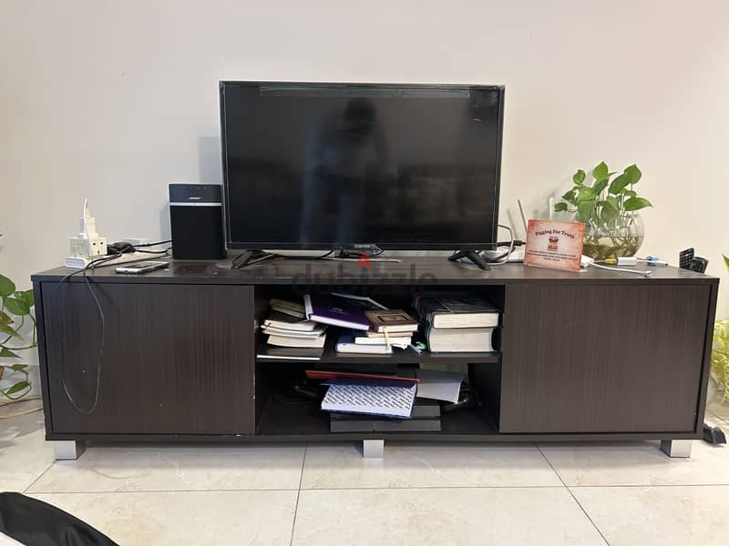 Tv with long stand 0