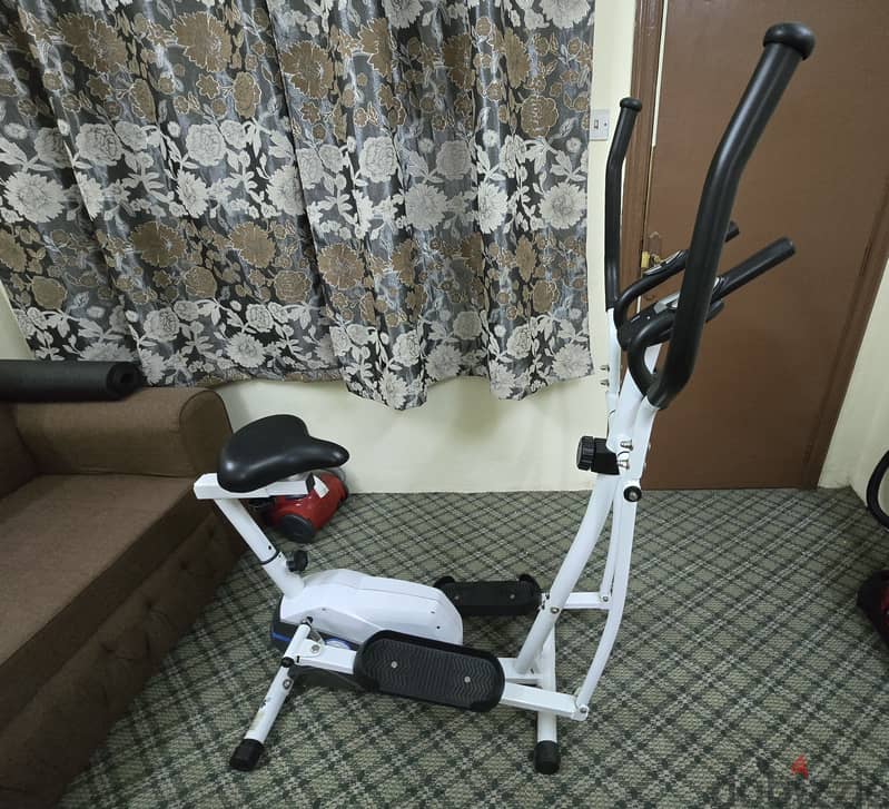 Almost New Elliptical Machine for Sale – Excellent Condition! 1