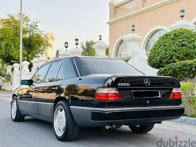 Mercedes-Benz E200 1993 4