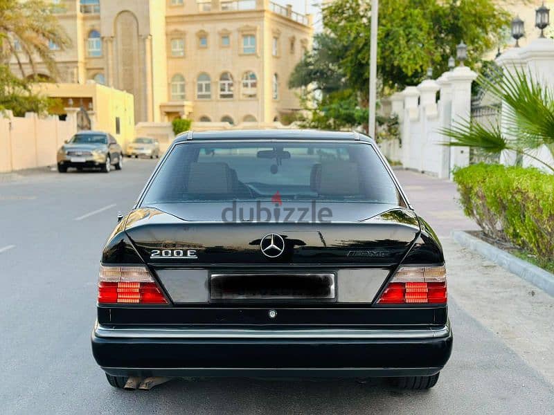 Mercedes-Benz E200 1993 5