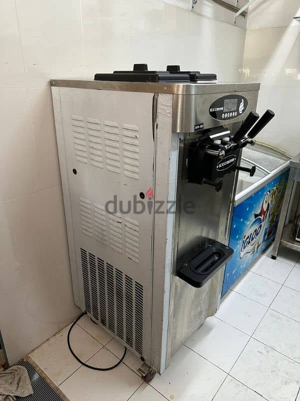 FOR SALE ICE CREAM MACHINE IN EXCELLENT CONDITION 1