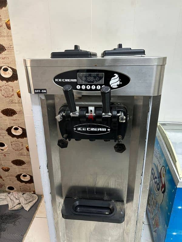 FOR SALE ICE CREAM MACHINE IN EXCELLENT CONDITION 2