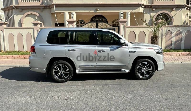 2021 model Toyota Land Cruiser Grand Touring 2