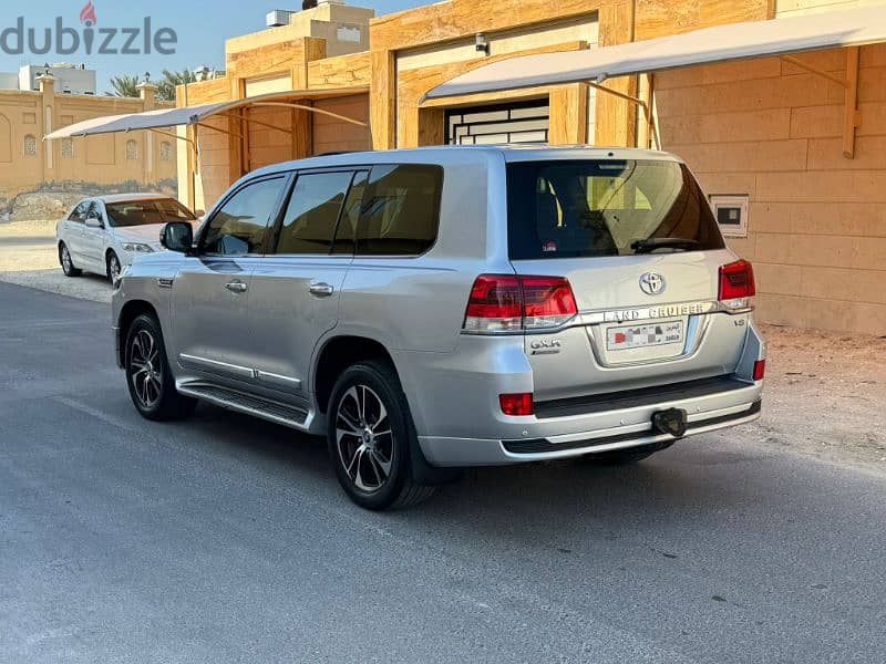 2021 model Toyota Land Cruiser Grand Touring 4