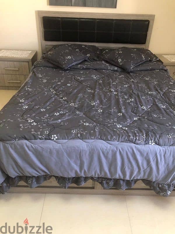 Queen size bed for sale 1