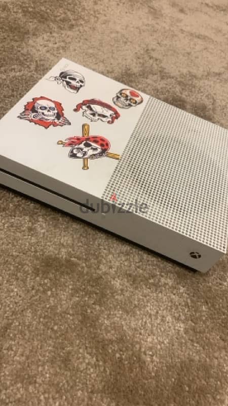 Xbox one s working perfectly 8 months for 35bd WITHOUT CONTROLLER 0