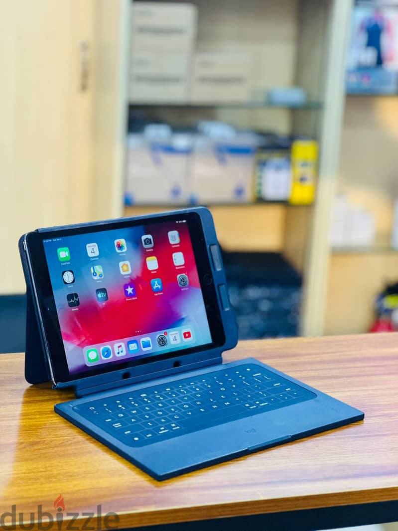 IPAD AIR 1 - 32GB WITH KEYBOARD CASE PRICE:25. BD 0