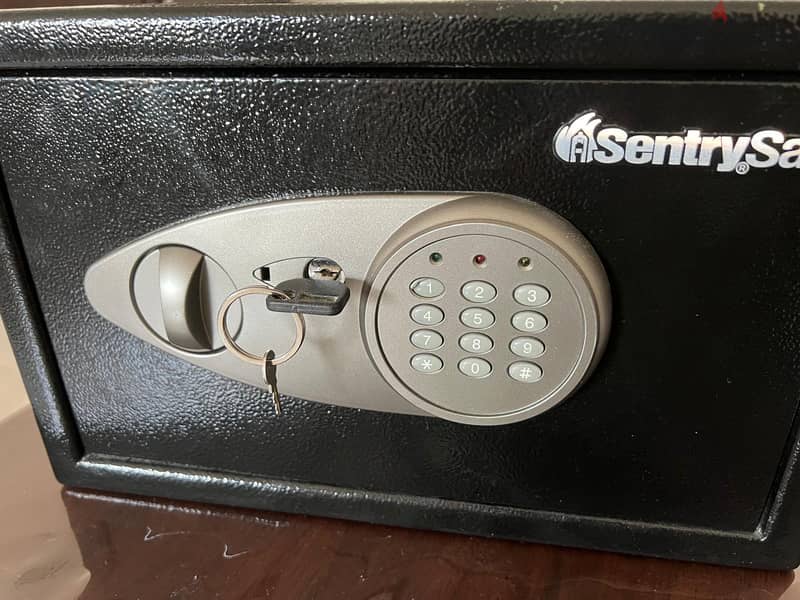 Carefully Used Sentry Security Safe With Both Digital And Analog Oper 1