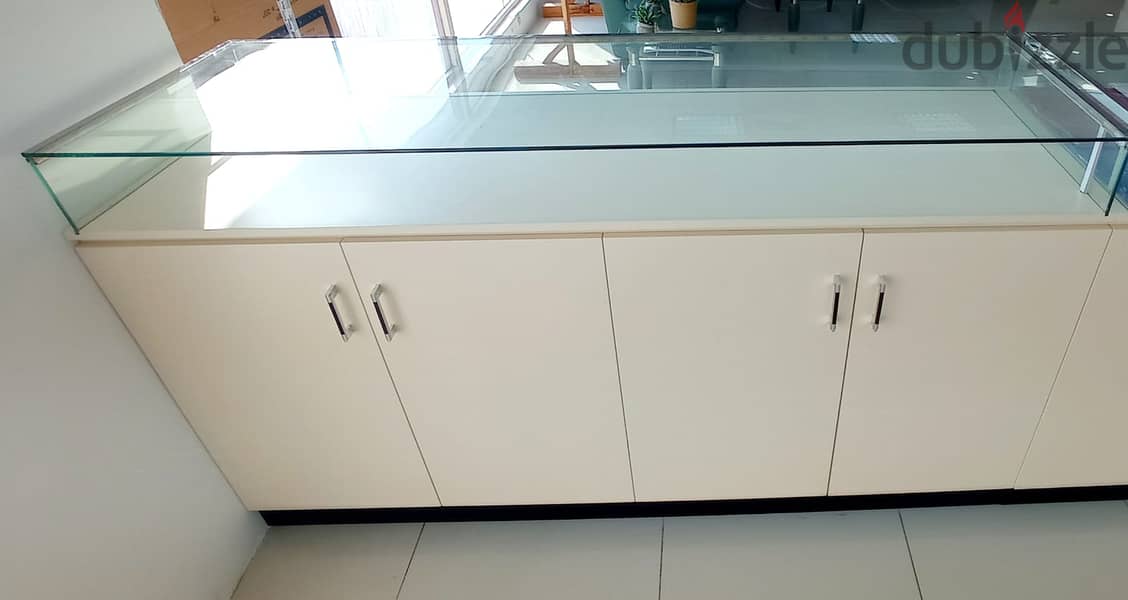 Shop Display with cabinet 0