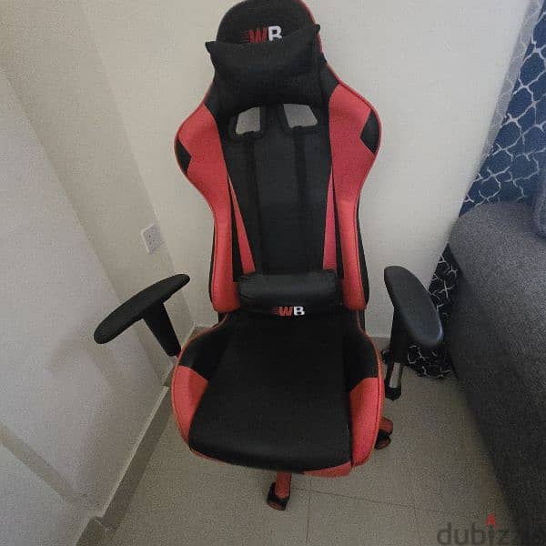 4 Chairs set with glass table and gaming chair 2