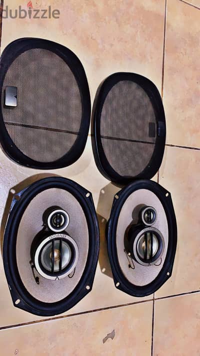 Car speakers kfc kenwood 320. watts perfect condition