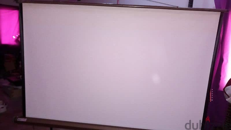 Projector Screen witj Tripod (60 inches) 1