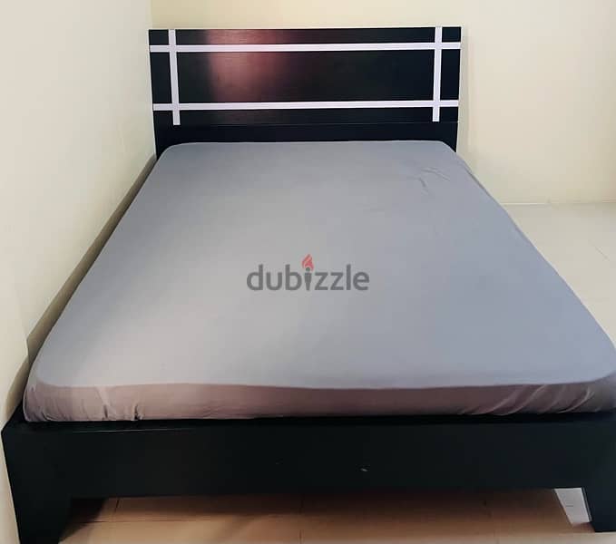 Queen Size bed for Sale 0