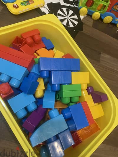 Multicolored building blocks