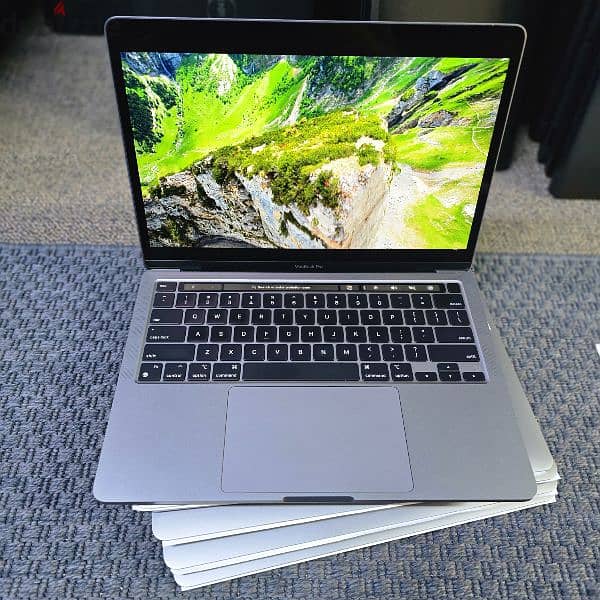 Apple MacBook Pro 2022 M2 1