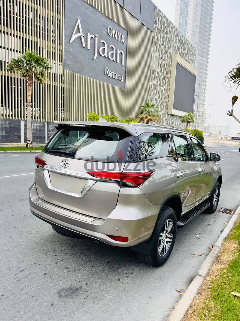 Toyota Fortuner 2019 4