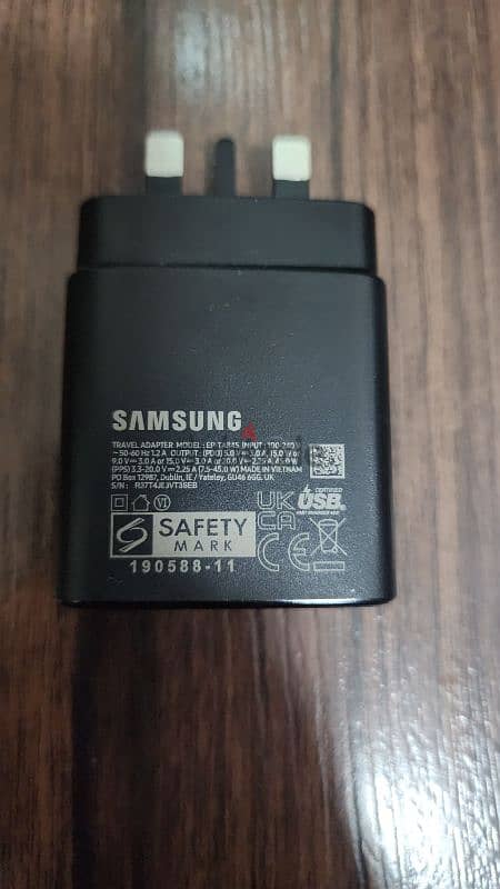 Original Samsung 45w plug and Anker Prime 120w plug 7