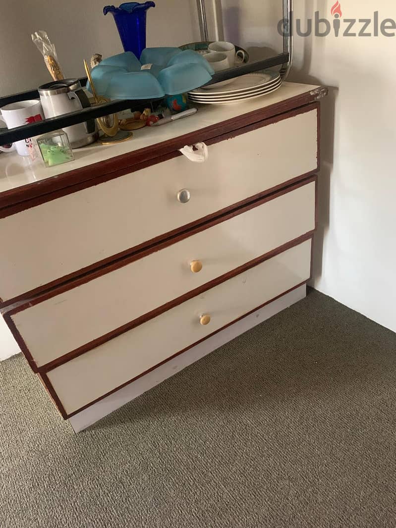 Used Furniture in mint Condition 4