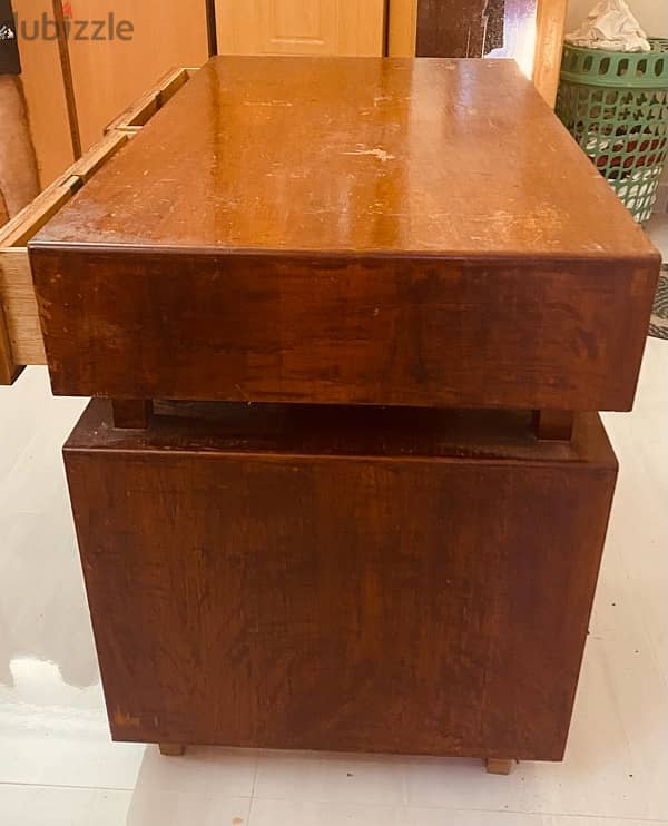 Urgent Sale > Table with locking system 0