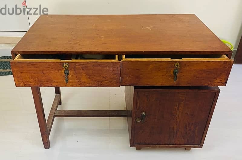 Urgent Sale > Table with locking system 1