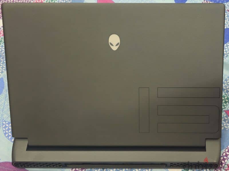 Alienware M15 R7 1 TB 1