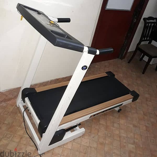 Treadmill with auto incline Proteus brand 37756446 0