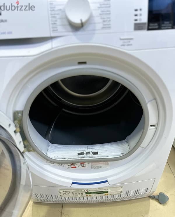 Electrolux 8kg Dryer, Invertor Motor, White. 3