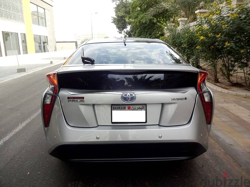 Toyota Prius Hybrid 1.8 L 2017 Silver Agent Maintained For Sale 2