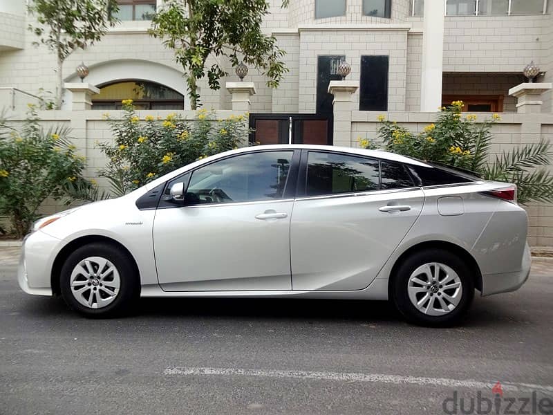 Toyota Prius Hybrid 1.8 L 2017 Silver Agent Maintained For Sale 4