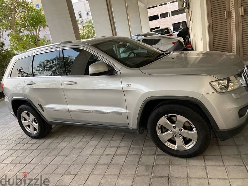 Jeep Grand Cherokee Laredo 4x4 2011 0