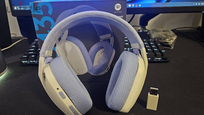 slightly used Logitech g435 headphones. 0