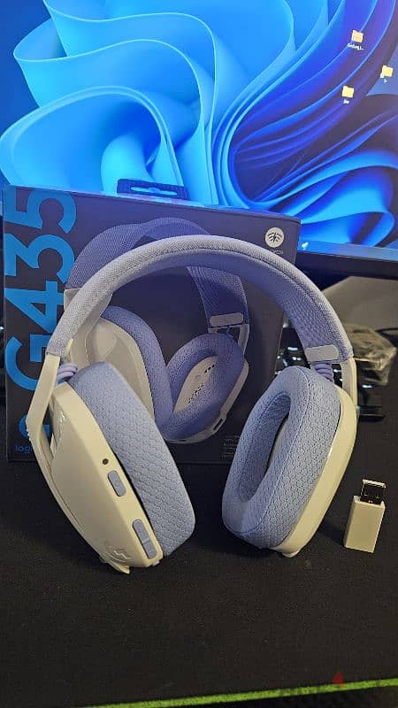 slightly used Logitech g435 headphones. 1