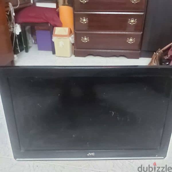 Used 32 inch Samsung TV+ free another 45 inch jvc tv 1